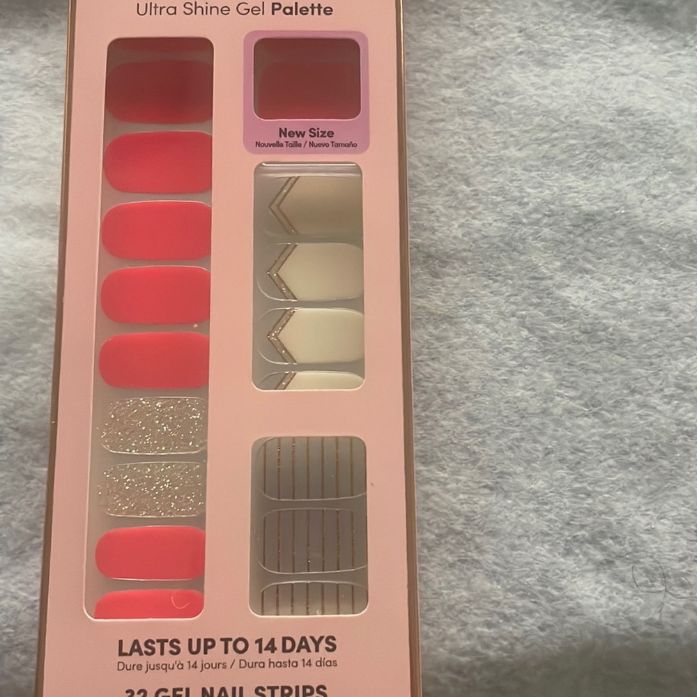 Dashing Diva Gel Nail palette In Coral Pop. Brand New and unopened.